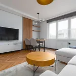 Czysta Modern By Bookinghost *