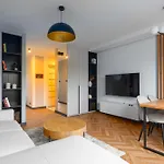 Czysta Modern By Bookinghost Daire