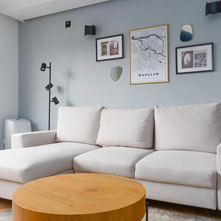 Czysta Modern By Bookinghost