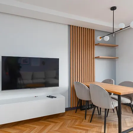 Czysta Modern By Bookinghost *