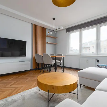 Czysta Modern By Bookinghost *